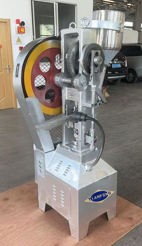 1Maszyna do prasowania tabletów o mocy.5 kW dla maksymalnej głębokości napełniania 25 mm i produkcji