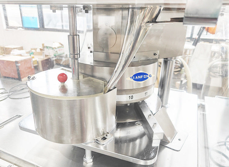 Przemysł farmaceutyczny Maszyna do prasowania tabletów z mocą 2,2 kW i maksymalną mocą tabletów 16200 sztuk/h