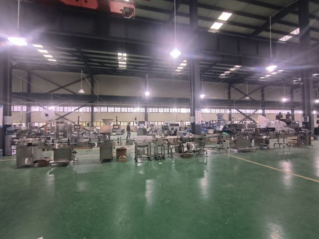 Wysokiej prędkości 380V linia produkcyjna wypełniająca butelki z roczną gwarancją na butelki 60ml 80ml 100ml