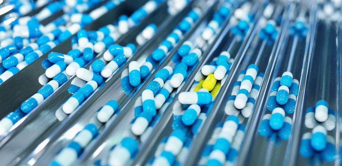 Maszyna do liczenia i napełniania pojemników o wydajności 10-120 butelek/minutę, waga maszyny kg 320